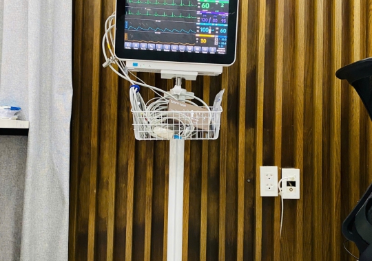 Xe đẩy monitor bệnh nhân